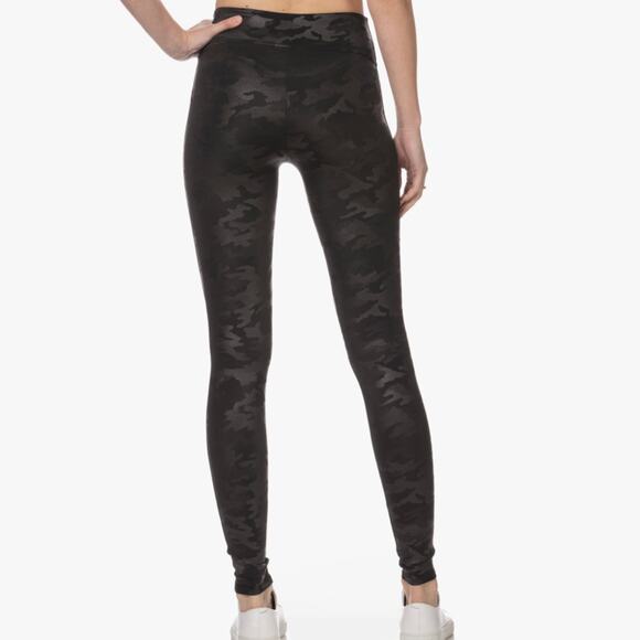 NWOT SPANX Shiny Black Camo Leggings size Small - Picture 1 of 8